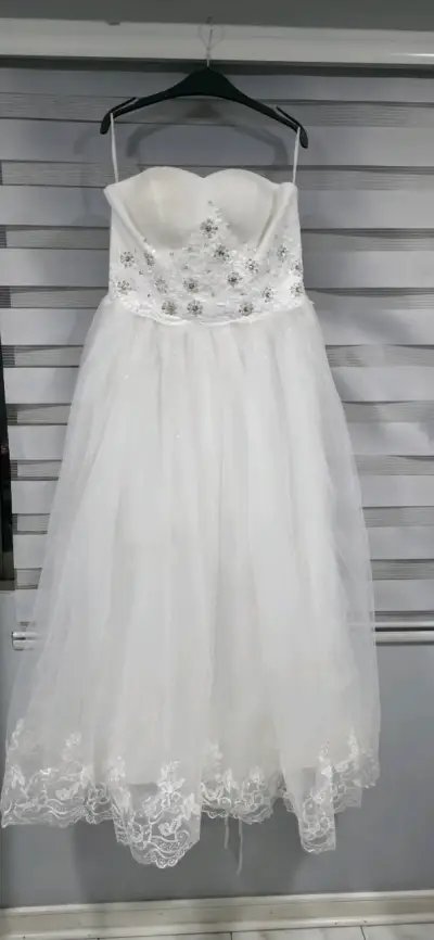Vestido de novia blanco con encaje floral - miniatura 5