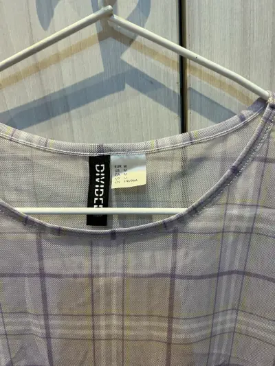 Polera corta a cuadros lilas Divided - miniatura 2