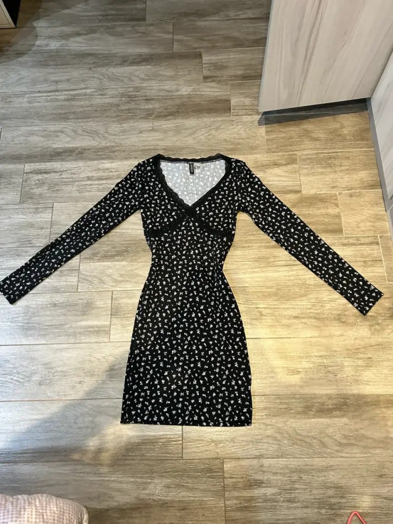 Vestido negro floral H&M con encaje - 2