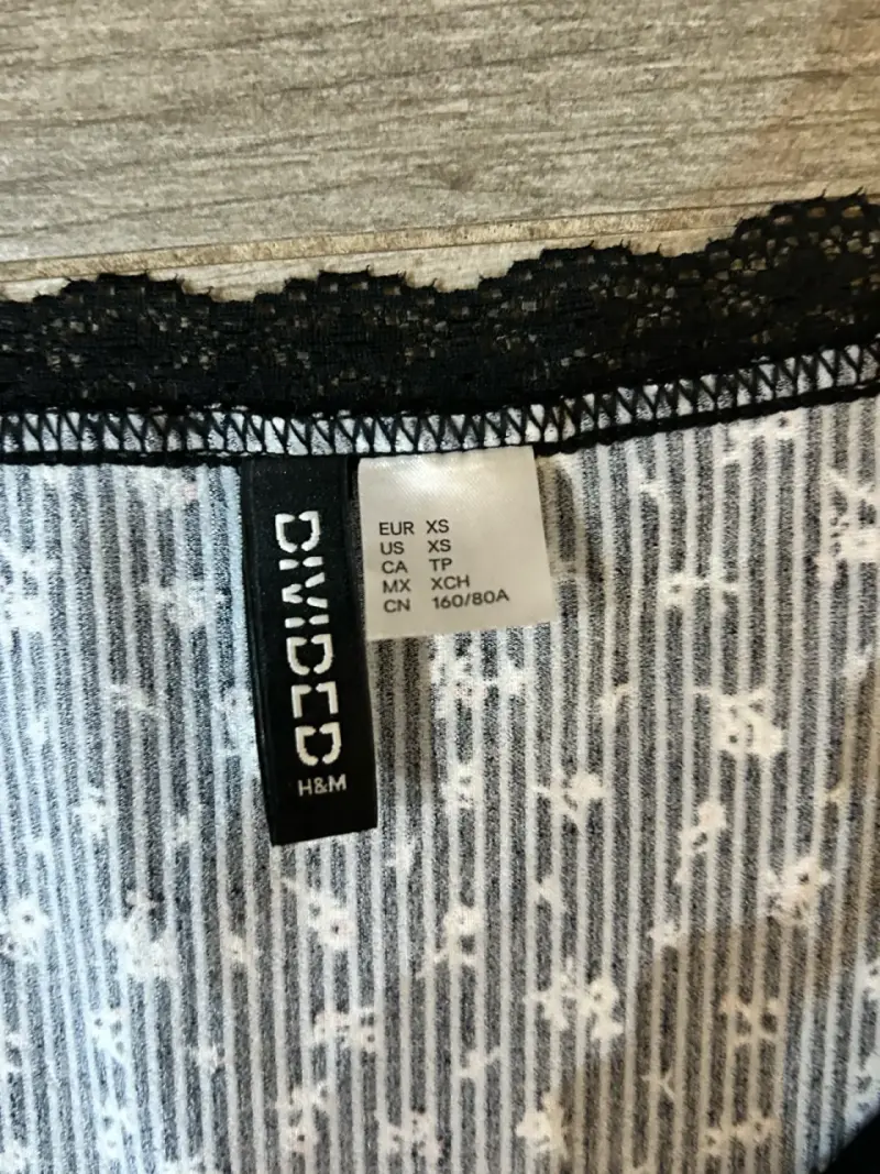 Vestido negro floral H&M con encaje - 3