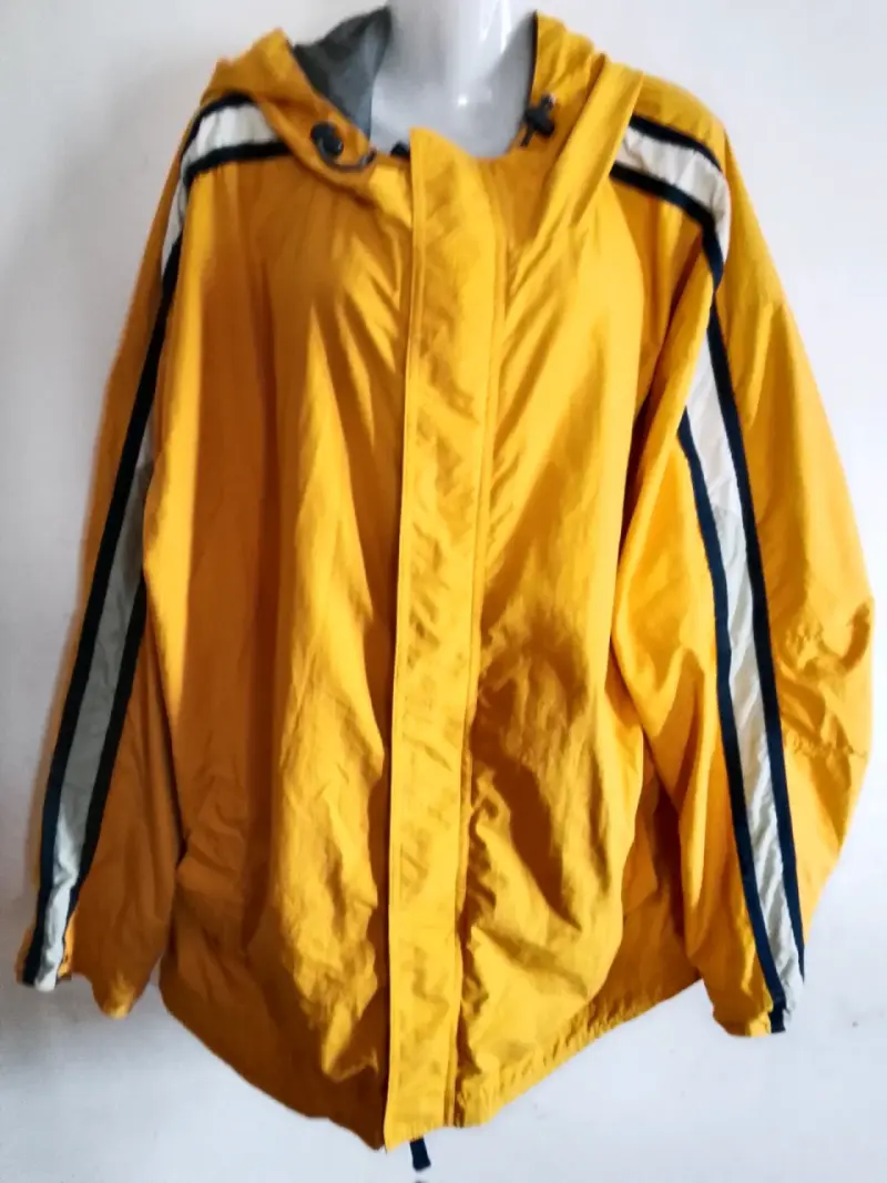 Chaqueta impermeable amarilla GAP con capucha - 1
