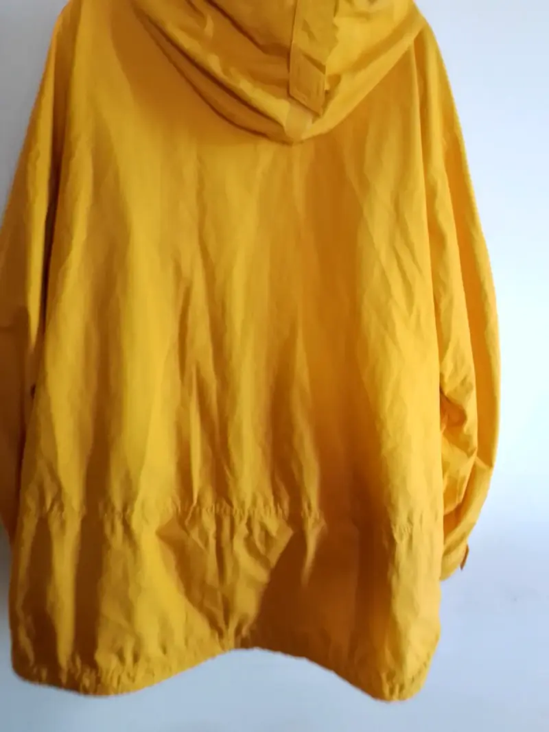 Chaqueta impermeable amarilla GAP con capucha - 2