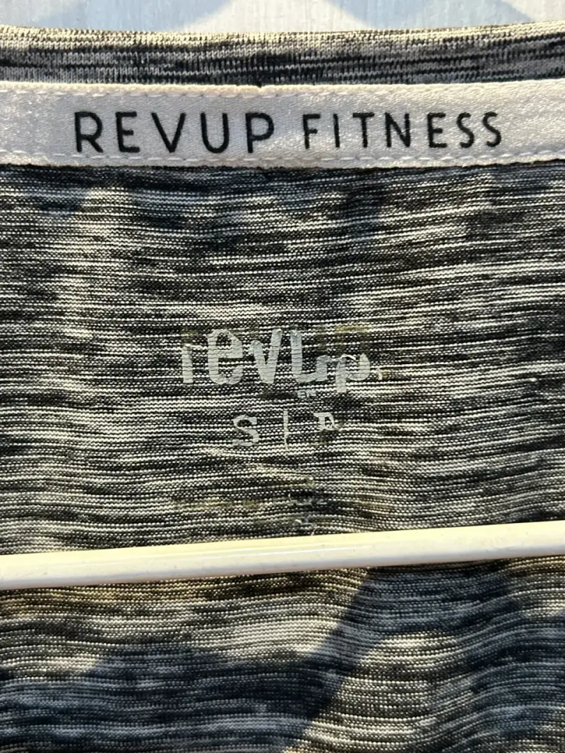 Polera deportiva gris Revup Fitness para mujer - 2