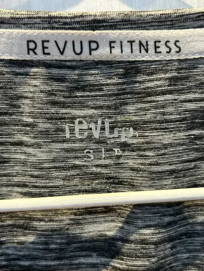 Polera deportiva gris Revup Fitness para mujer - miniatura 2