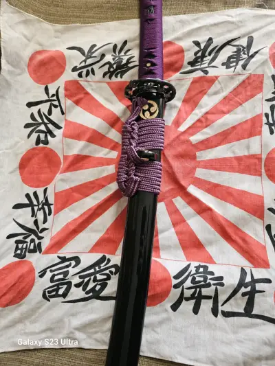 Katana decorativa con empuñadura morada - miniatura 1