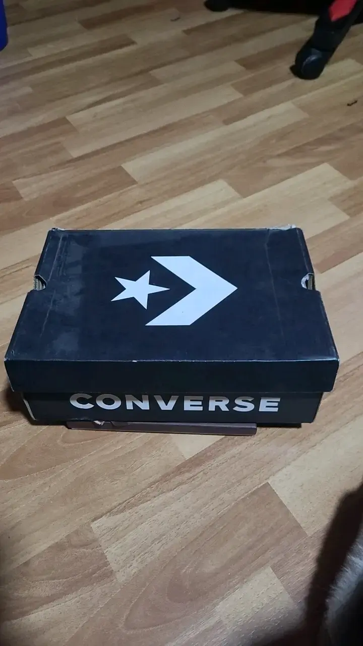 Zapatillas Converse negras con detalles naranjas - 4