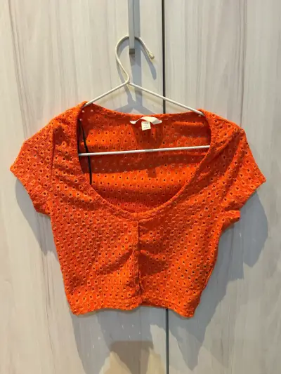 Top corto rojo de encaje H&M - miniatura 1