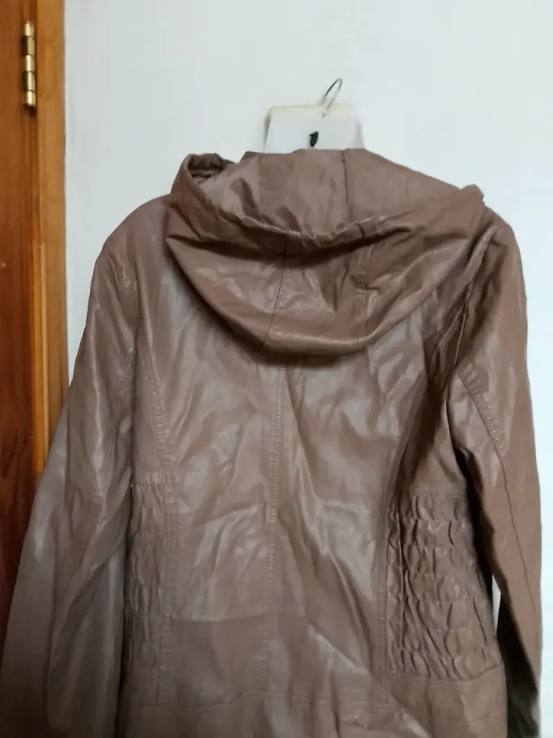 Chaqueta de cuero sintético marrón con capucha - 3