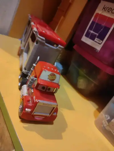 Camión de juguete Mack de Cars con remolque - miniatura 1