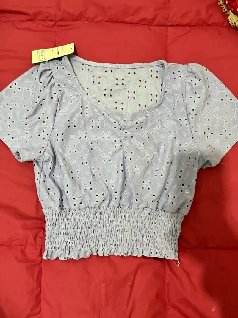Blusa corta lila para mujer