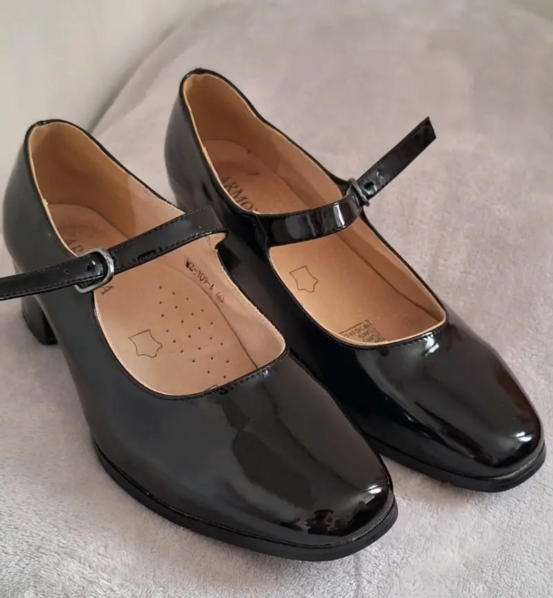 Zapatos de charol negro con hebilla para mujer - 2