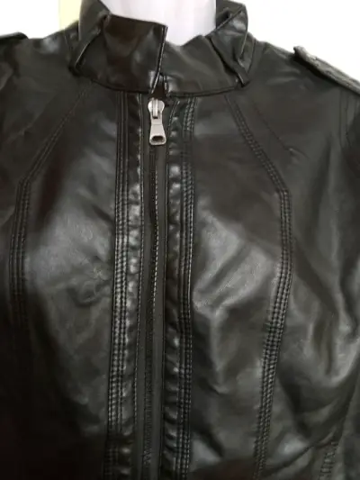Chaqueta de cuero sintético negra para mujer - miniatura 2