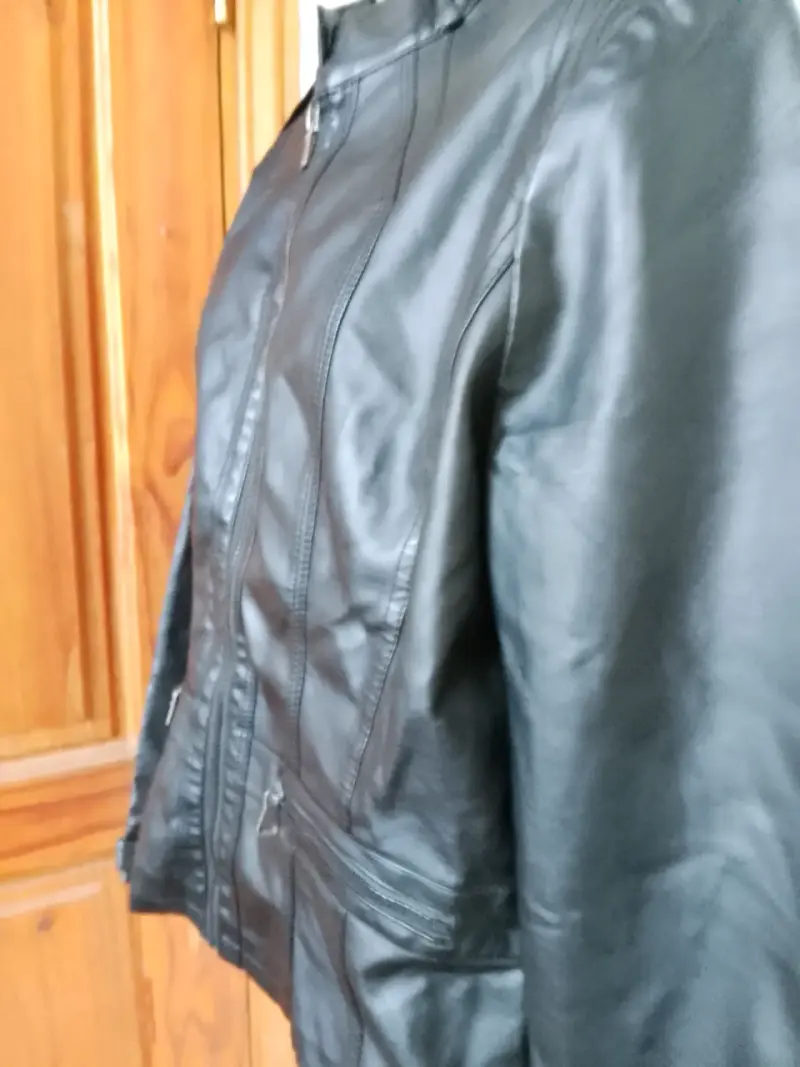 Chaqueta de cuero sintético negra para mujer - 3
