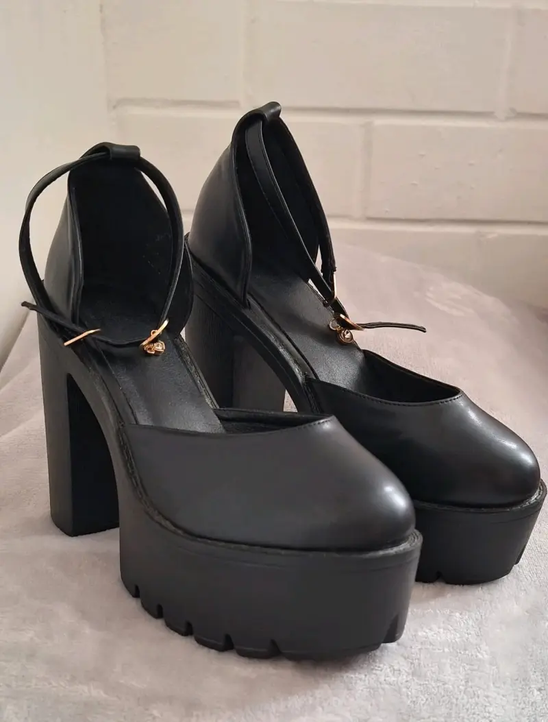 Zapatos de tacón alto negro con plataforma - 2