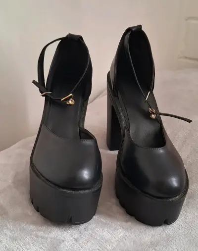 Zapatos de tacón alto negro con plataforma - miniatura 3