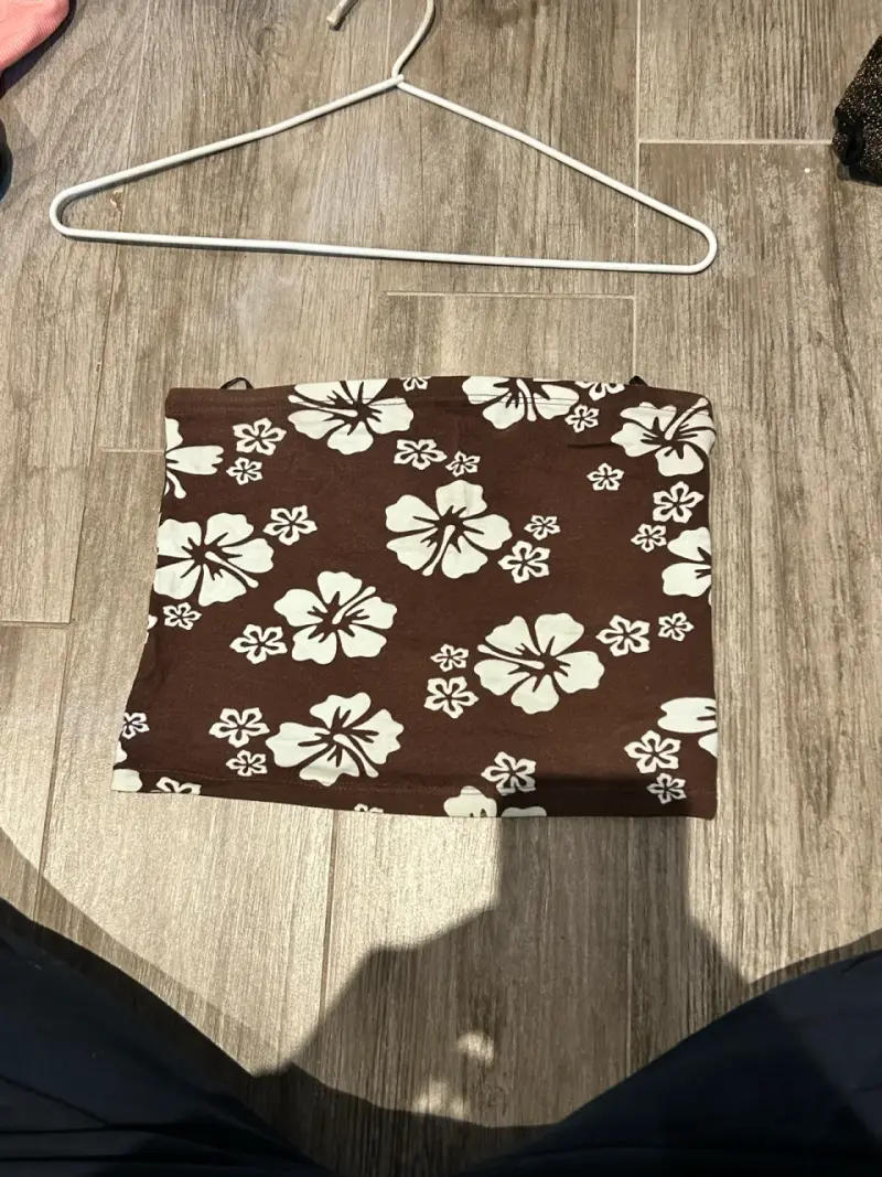 Top strapless floral marrón H&M