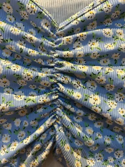Polera corta azul con estampado floral - miniatura 2