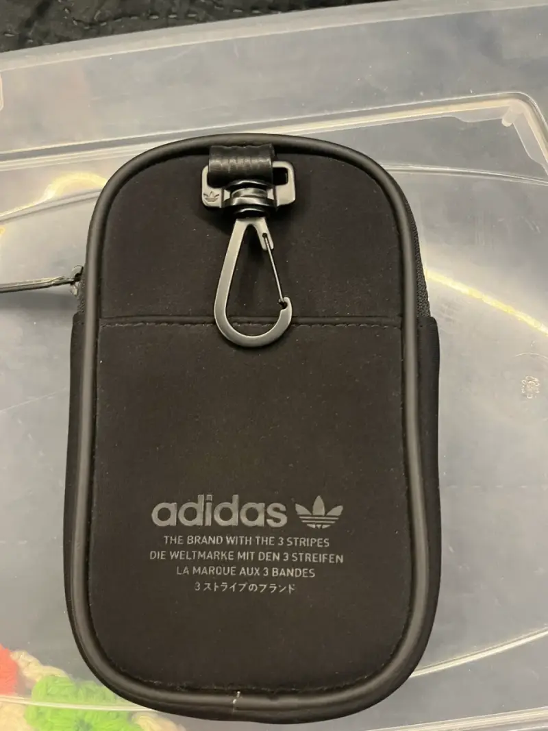 Estuche Deportivo Negro Adidas con Gancho - 1
