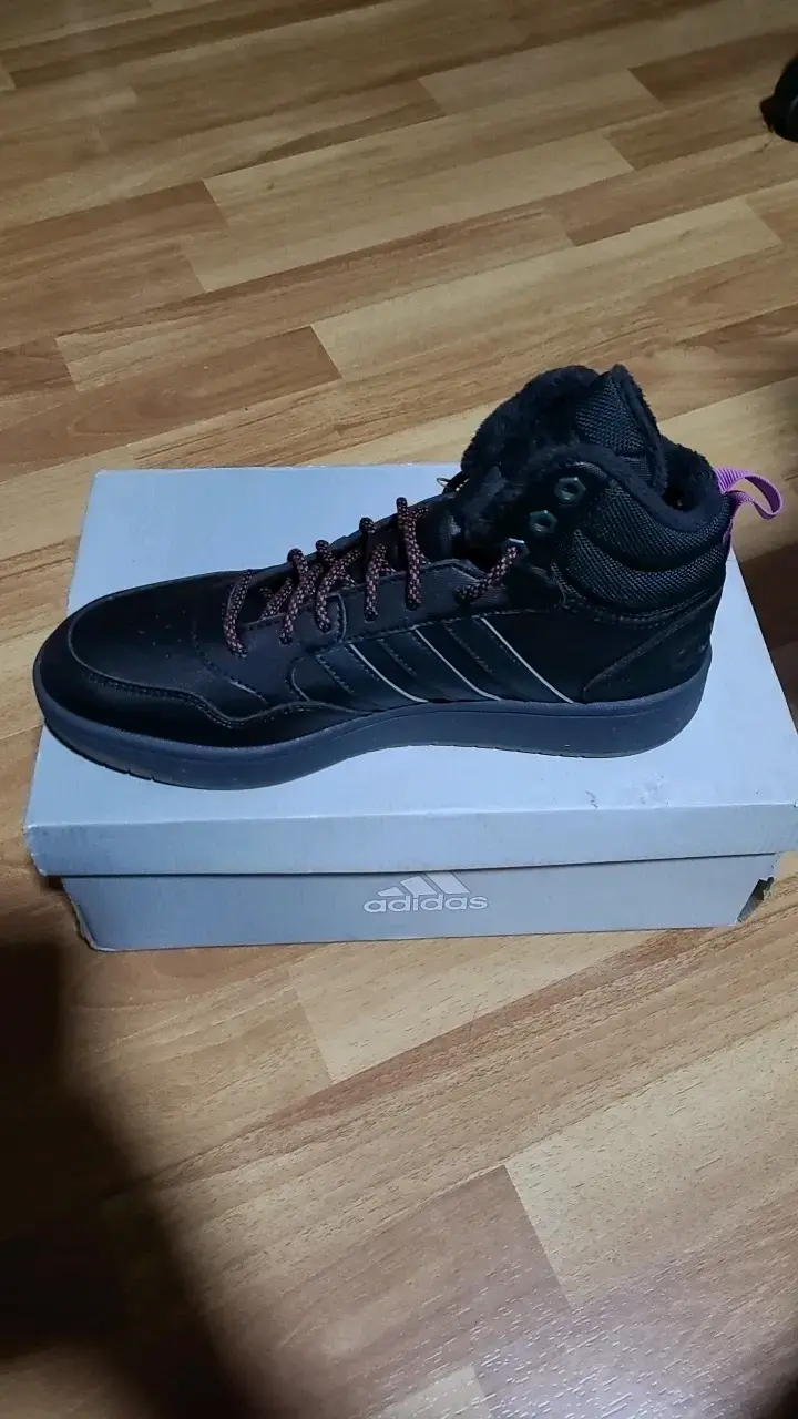 Zapatillas Converse negras con detalles naranjas - 3