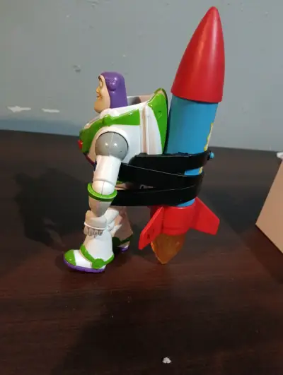 Figura de acción Buzz Lightyear con cohete - miniatura 2