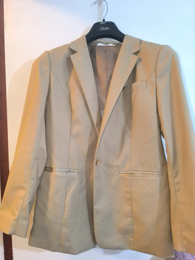 Blazer beige mujer casi nuevo - 1