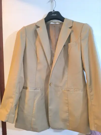Blazer beige mujer casi nuevo - miniatura 1