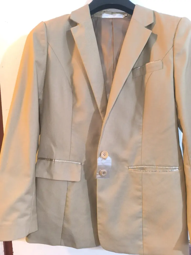 Blazer beige mujer casi nuevo - 2