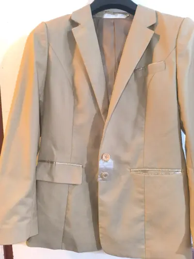 Blazer beige mujer casi nuevo - miniatura 2
