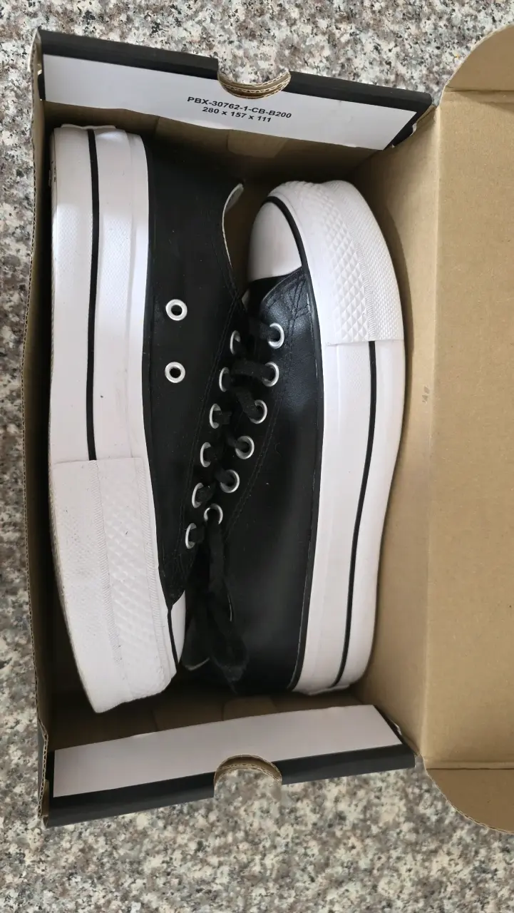 Zapatillas Converse negras de cuero para mujer - 1