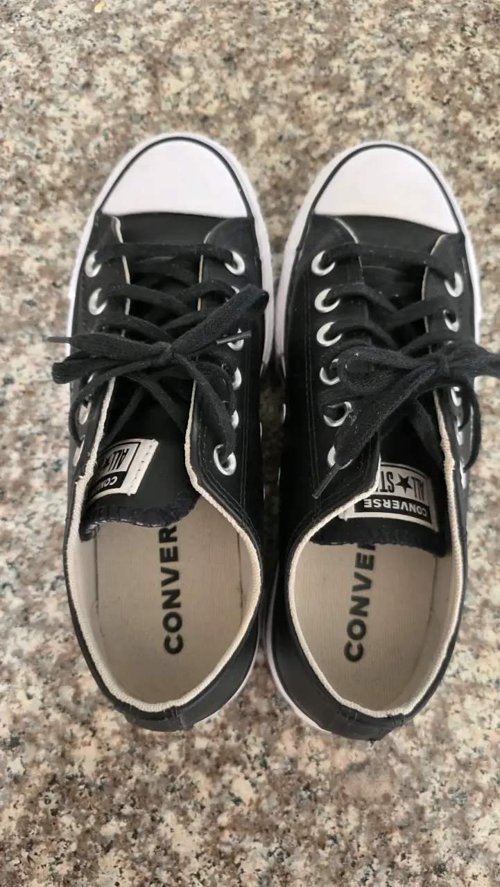 Zapatillas Converse negras de cuero para mujer - 2