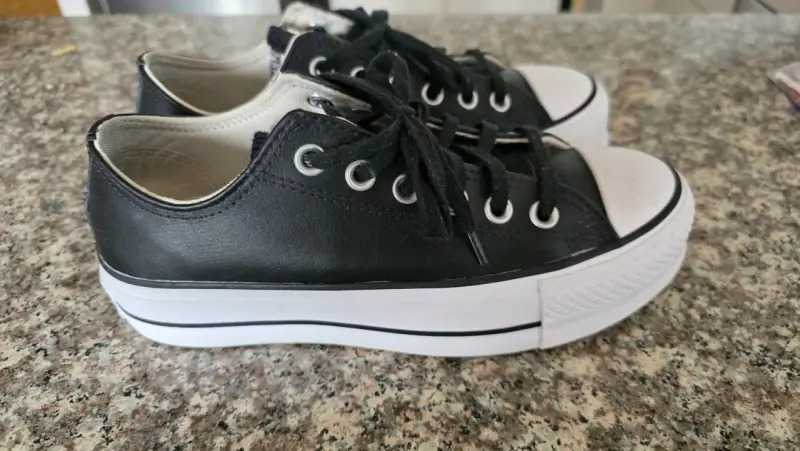 Zapatillas Converse negras de cuero para mujer - 4
