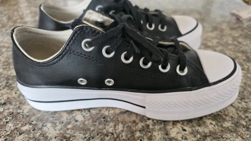 Zapatillas Converse negras de cuero para mujer - 5