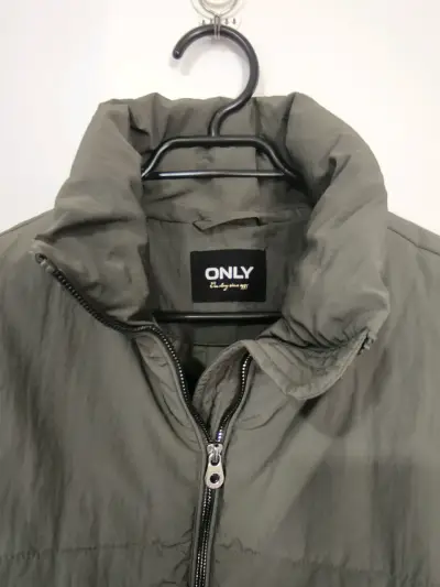 Chaqueta corta verde Only talla S - miniatura 2