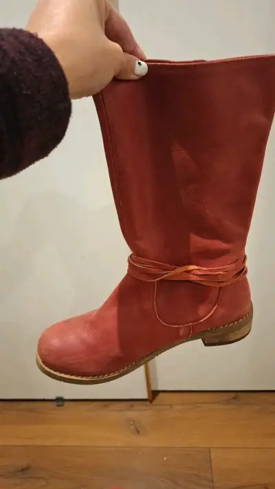 Botas de gamuza rojas para mujer - miniatura 1