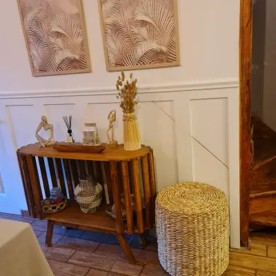 Mesa de madera rústica para decoración - miniatura 2
