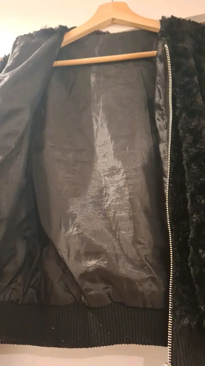 Chaqueta de felpa negra con cierre - 3