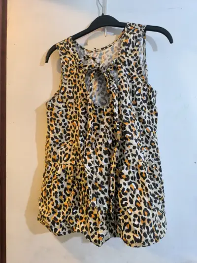 Blusa estampado animal print para mujer - miniatura 2