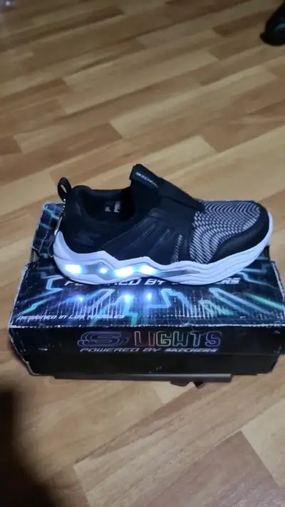 Zapatillas Skechers con luces para niños - miniatura 2