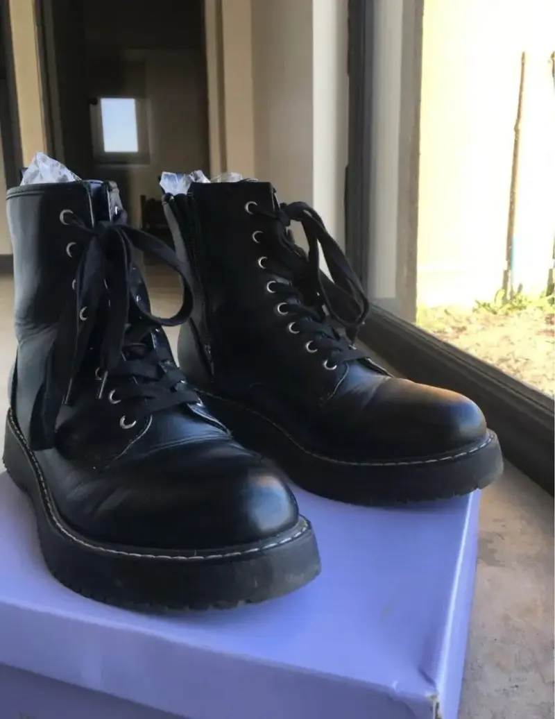 Botines de cuero negro con cordones - 1