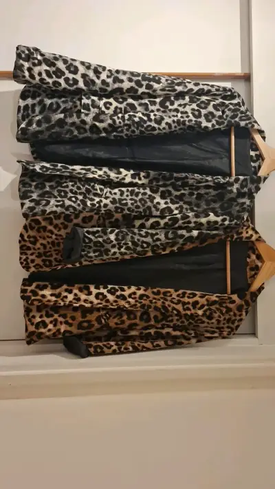 Abrigo de Leopardo para Mujer en Dos Tonos - miniatura 1