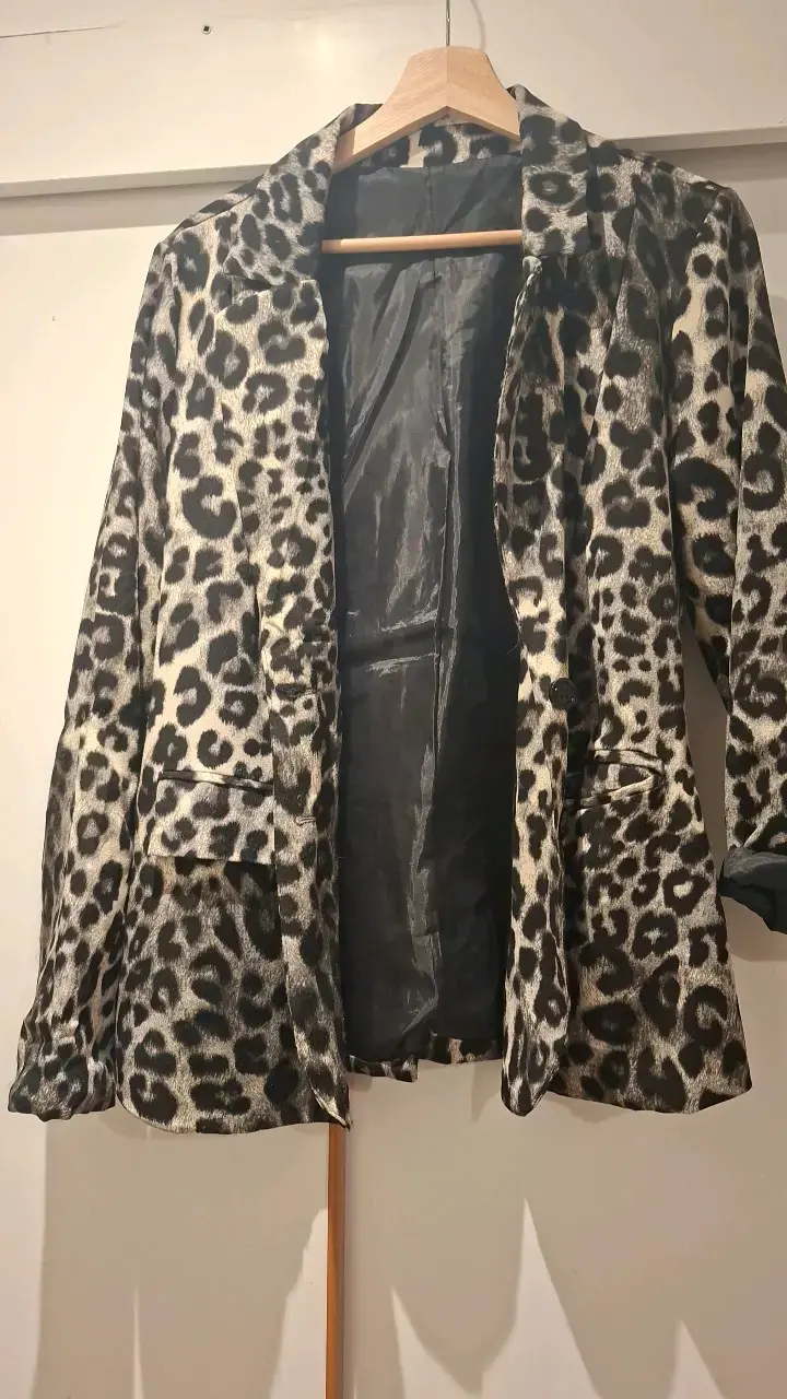 Abrigo de Leopardo para Mujer en Dos Tonos - 3