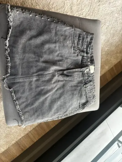 Falda de mezclilla gris con tachas Umbrale - miniatura 1
