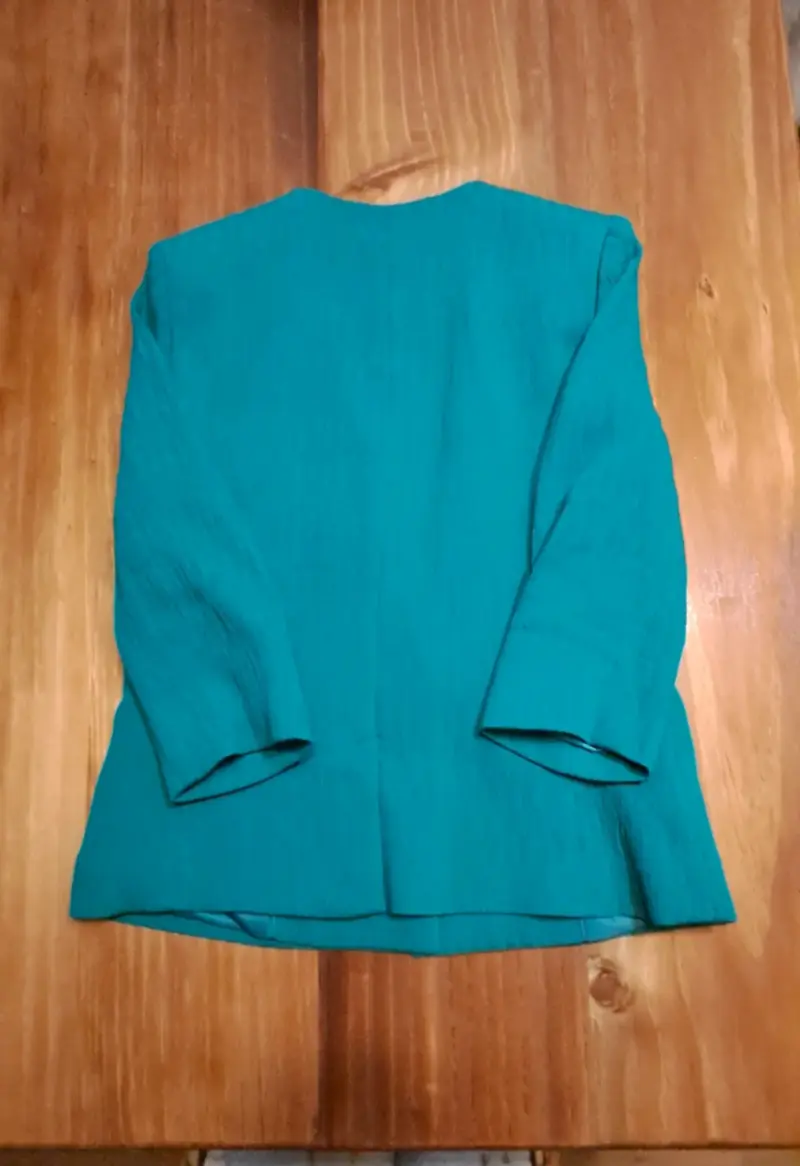 Blazer verde para mujer con diseño elegante - 2
