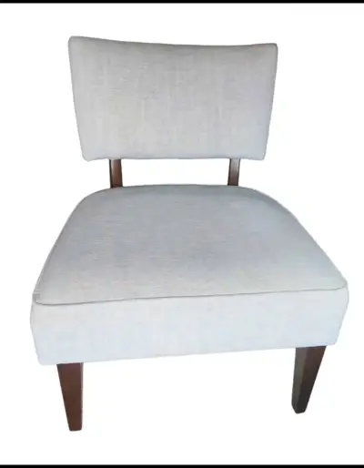 Silla recientapizada gris claro y  patas de madera - miniatura 4