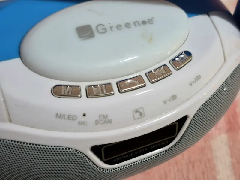 Parlante portátil con bluetooth y radio - 2