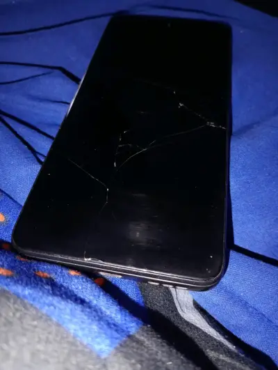 Smartphone Motorola con cámara cuádruple 50MP - miniatura 5