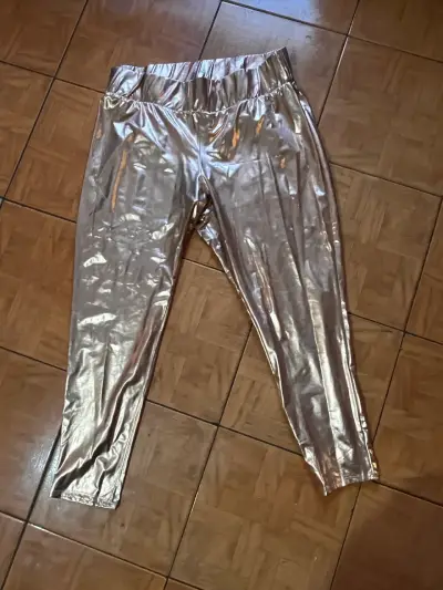 Leggings metálicos plateados para mujer - miniatura 1