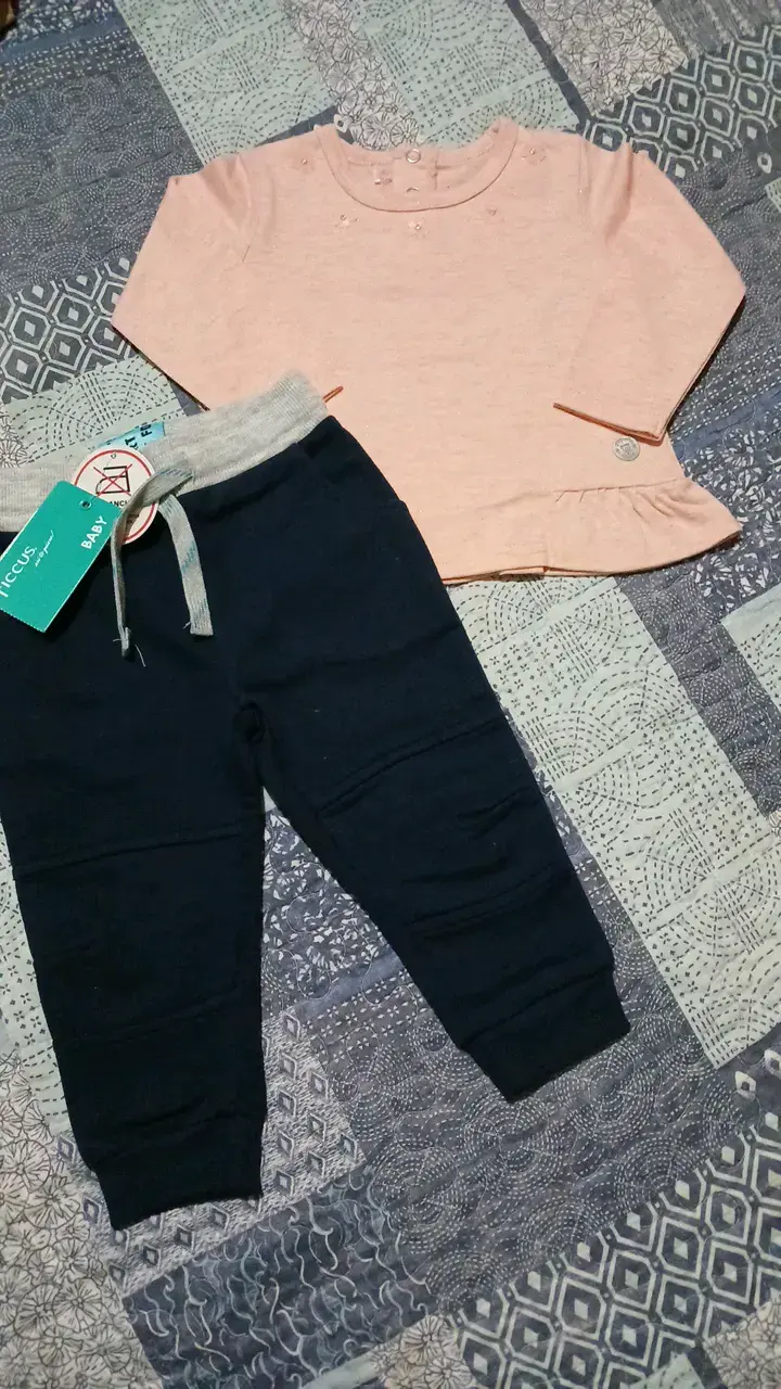 Conjunto de bebé rosa y negro Ficcus - 1