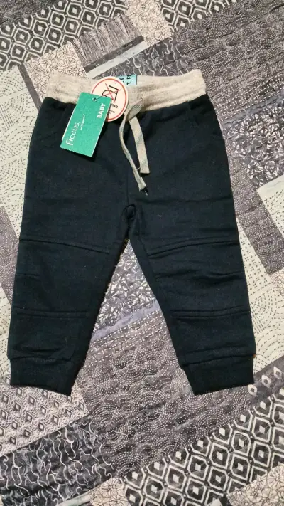 Conjunto de bebé rosa y negro Ficcus - miniatura 3