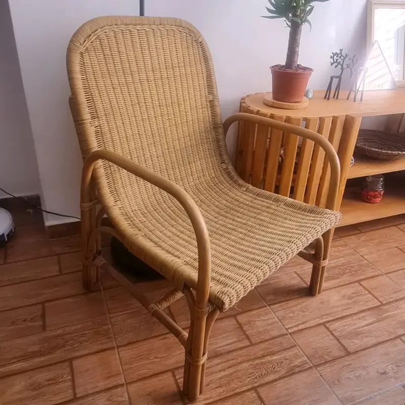 Sillón de mimbre con cojín blanco - 3